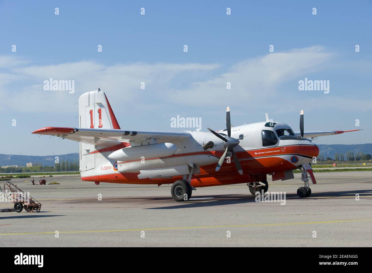 Aereo bombardiere ad acqua. Avion bombardier d'eau. Aéroport Marsiglia Provenza . Marignane Foto Stock