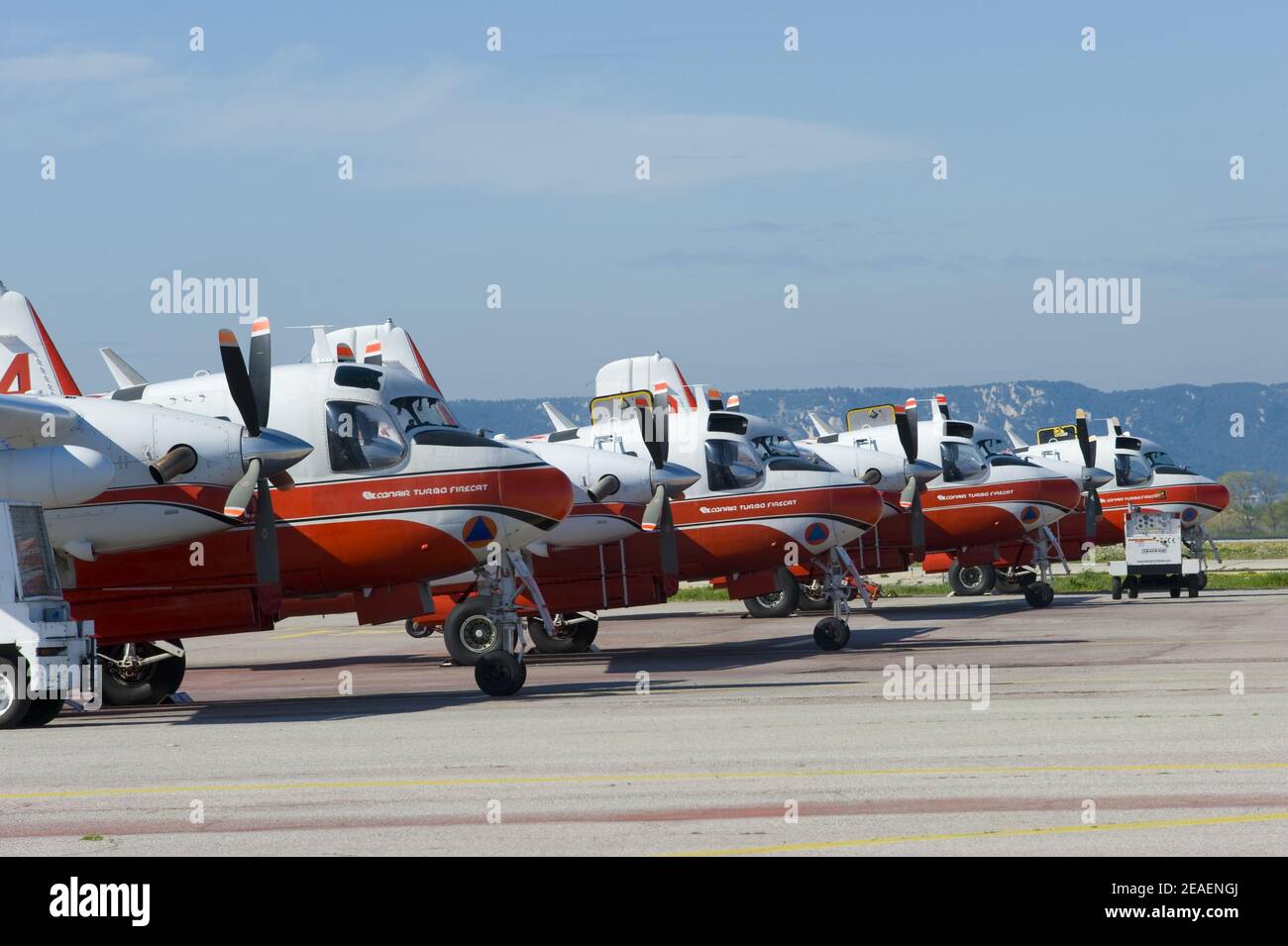 Aereo bombardiere ad acqua. Avion bombardier d'eau. Aéroport Marsiglia Provenza . Marignane Foto Stock