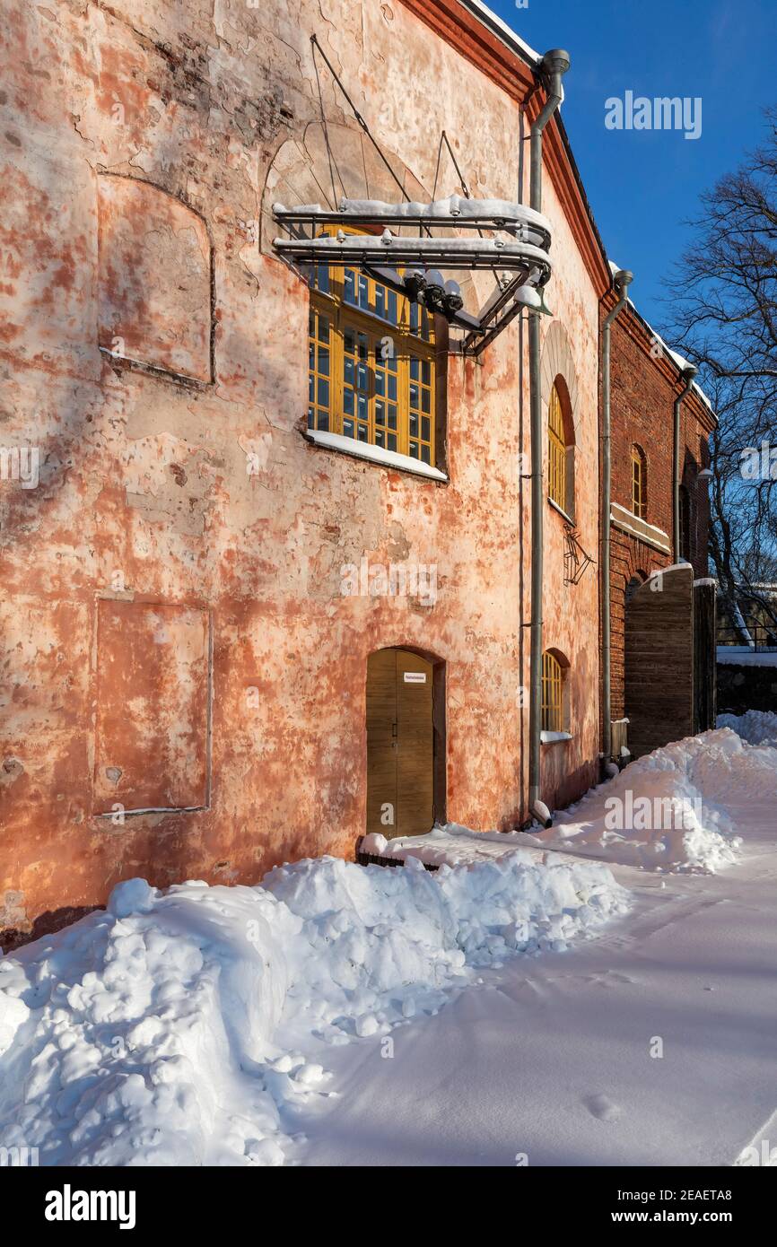 Suomenlinna fortezza sul mare in inverno. Suomenlinna si trova sulle isole al largo della costa di Helsinki. Foto Stock