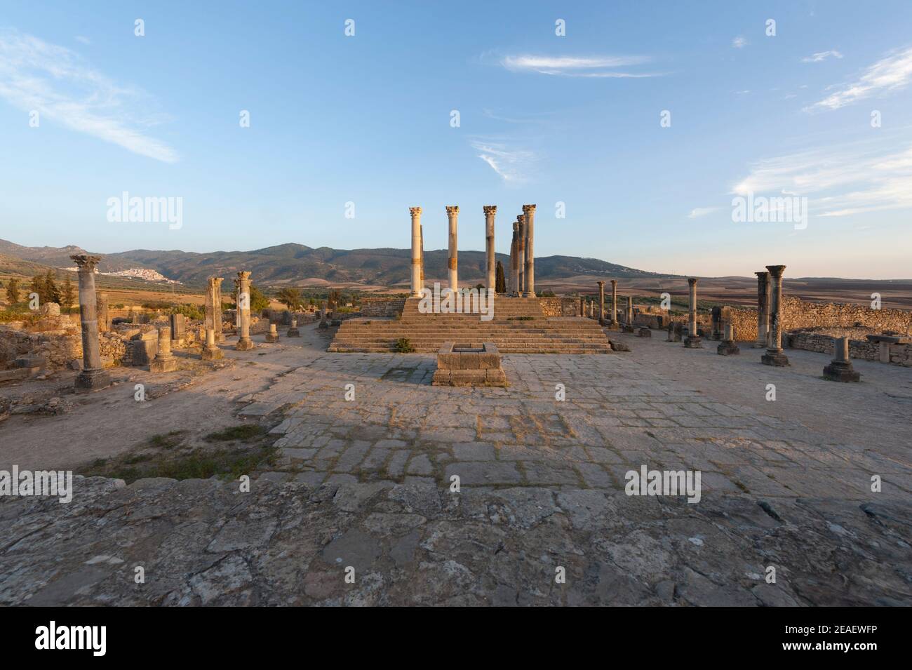 Il Tempio Capitolino di Volubilis, Marocco. Foto Stock