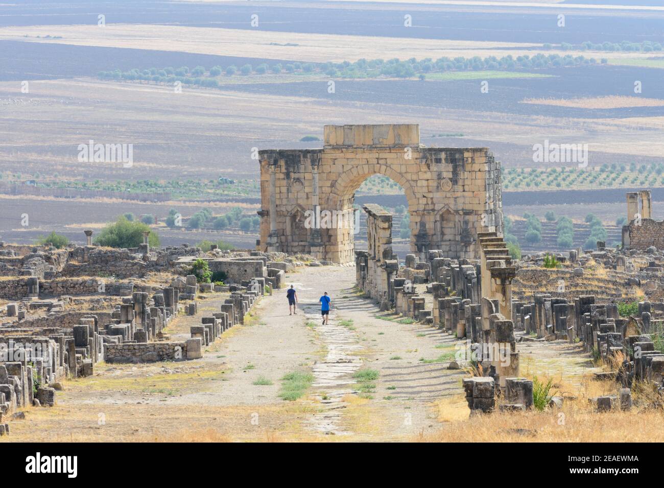 L'Arco di Caracalla alla fine del Decumano massimo a Volubilis, Marocco. Foto Stock