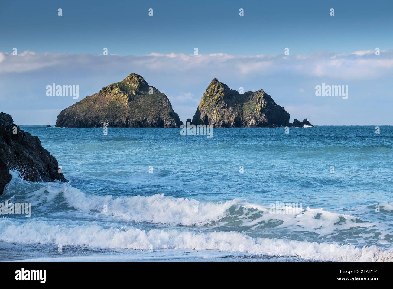 Carters Rocks Gull Rocks a Holywell Bay in Cornovaglia. Foto Stock