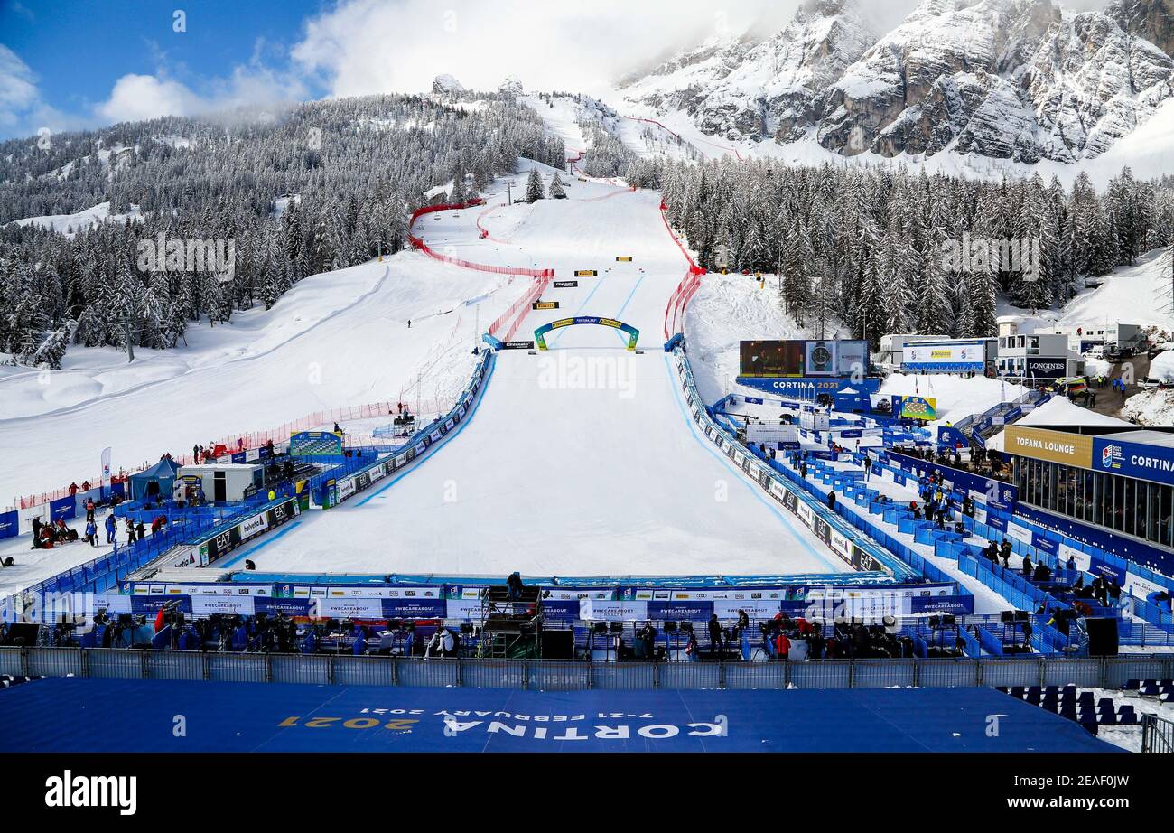 Cortina (BL, Italia. 9 Feb 2021. Cortina (BL), Italia, Vertigine, 09 febbraio 2021, l'attesa è finita l'SG femminile è pronto per iniziare a Cortina d'Ampezzo nel corso del 2021 FIS Alpine World SKI Championships - Super Giant - Men - Alpine ski race Credit: Luca Tedeschi/LPS/ZUMA Wire/Alamy Live News Foto Stock
