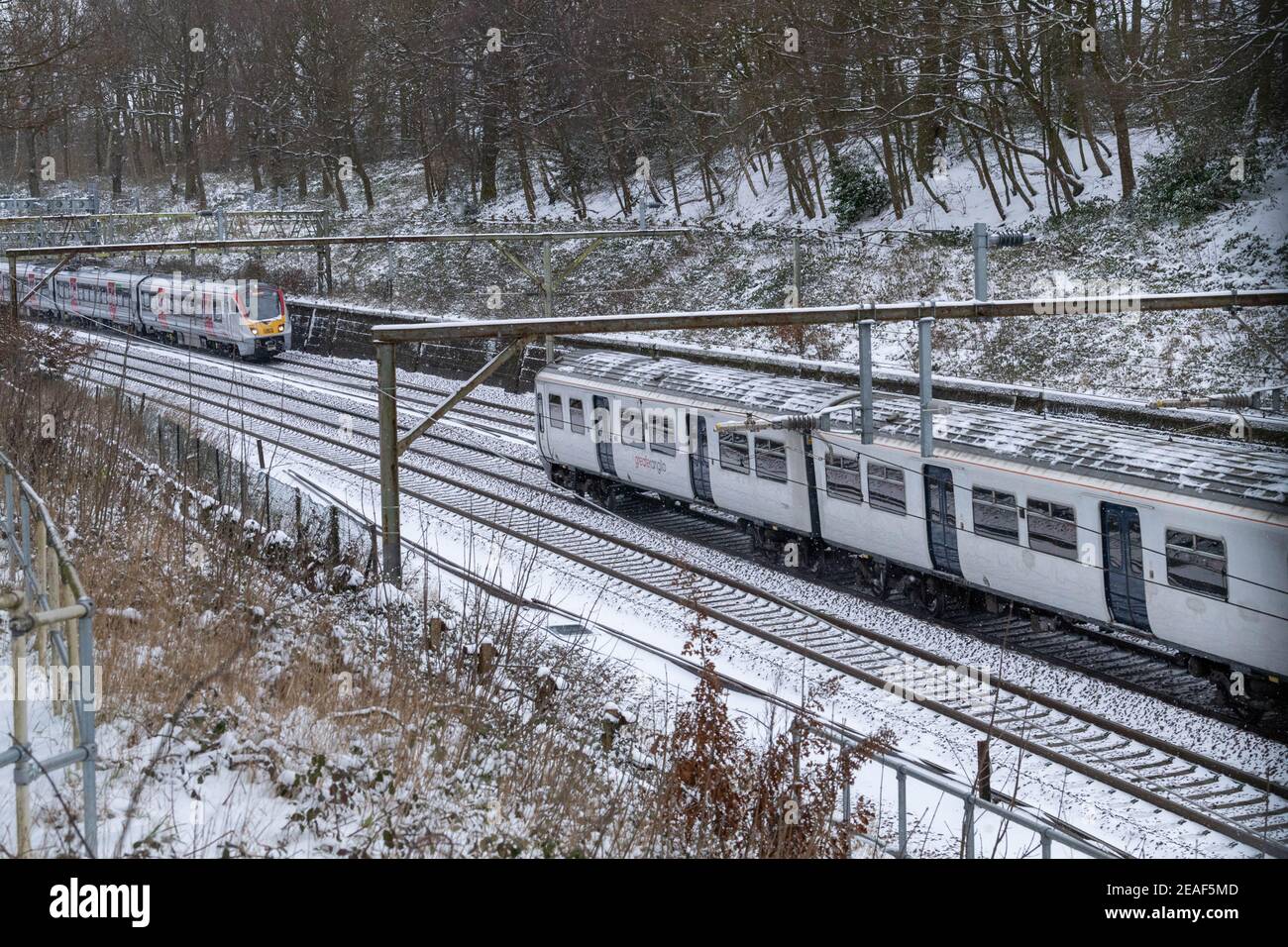 Brentwood Essex 9 febbraio 2021 Meteo: Tempesta Darcy. Treni su Shenfield a Brentwood Rail line Credit: Ian Davidson/Alamy Live News Foto Stock