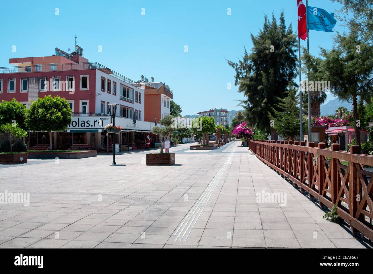 Piazza principale con fontana della piccola città di Demre in Turchia vicino alla chiesa di San Nicola. Demre, Turchia - 07.07.2020 Foto Stock