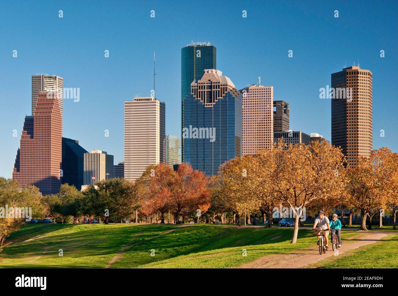 Houston Downtown da Allen Parkway jogging Trail, Buffalo Bayou Park, Houston, Texas, Stati Uniti Foto Stock