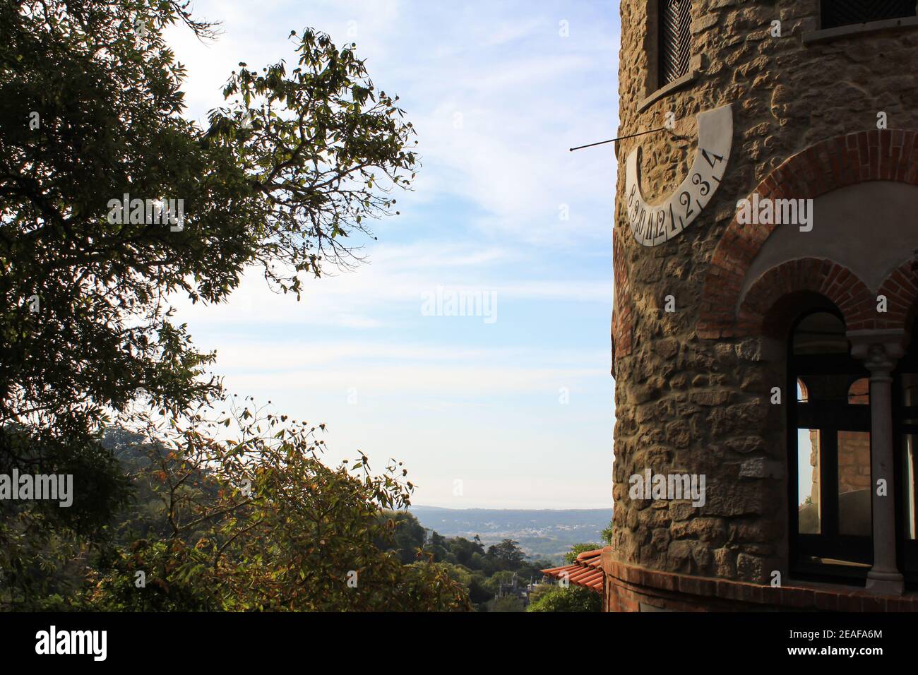 Meridiana sulla torre circolare di casa storica a Sintra, Portogallo Foto Stock