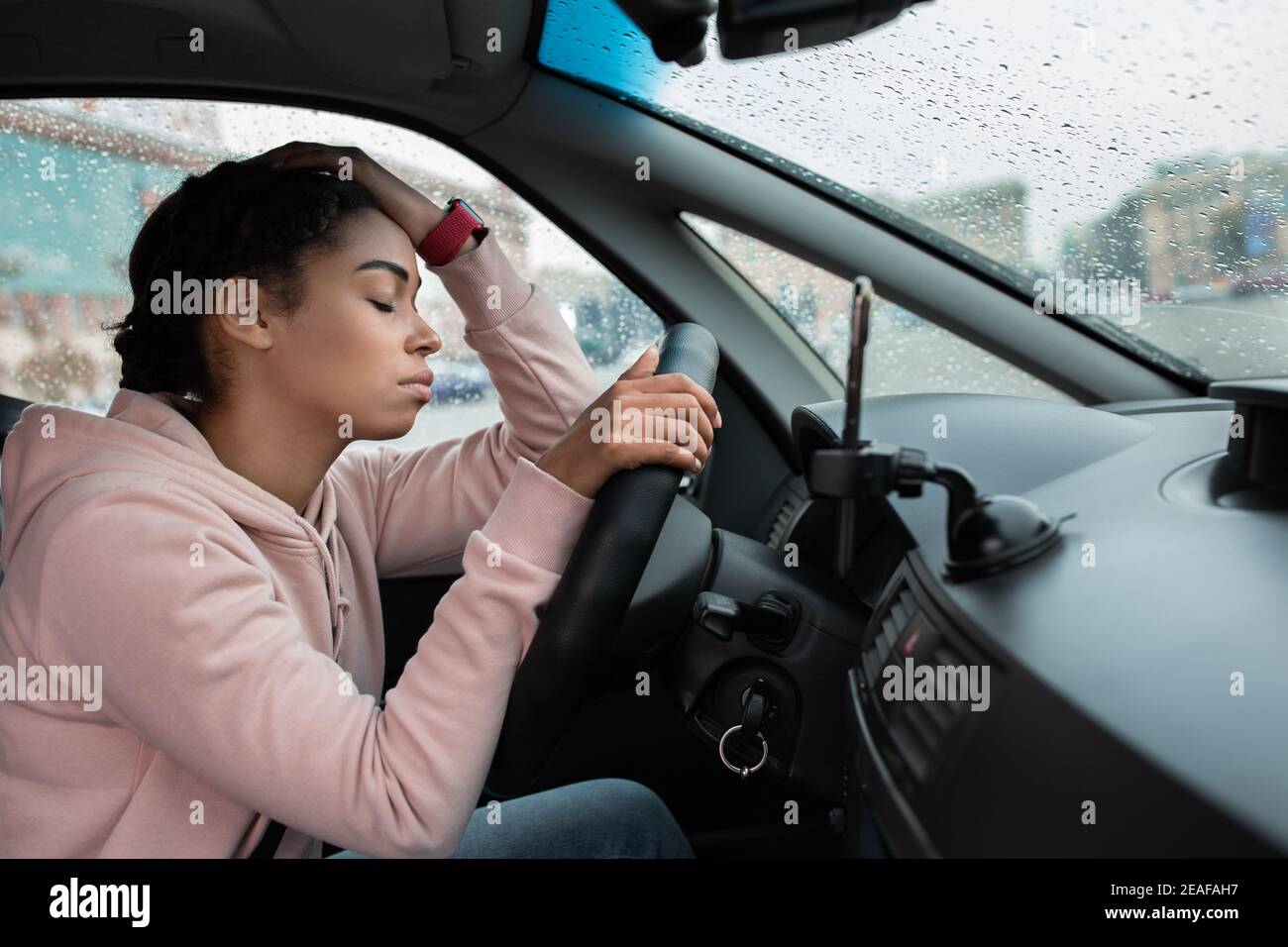 In attesa di chiamata del cliente, arresto in ingorgo di traffico e guasto su strada, non di nuovo Foto Stock