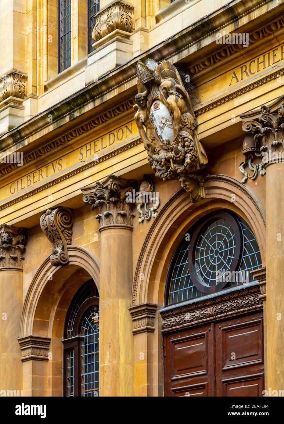 Dettagli esterni dello Sheldonian Theatre di Oxford, Inghilterra, costruito dal 1664 al 1669 su progetto di Sir Christopher Wren per l'Università di Oxford. Foto Stock
