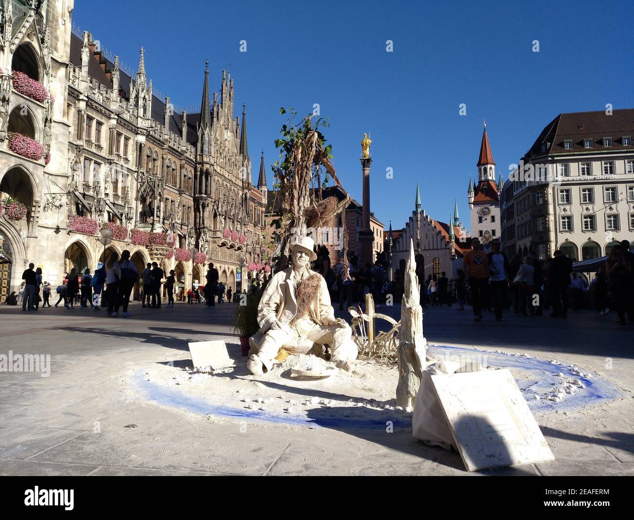 Monaco di Baviera, scultura umana, arte performante, Piazza Santa Maria, Marienplatz, Baviera Bayern, Germania Foto Stock