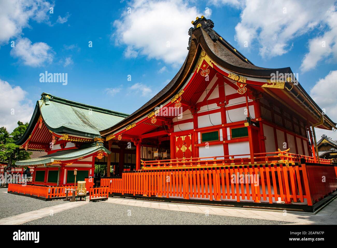 Facciata di un tempio shinto a Kyoto, Giappone. Foto Stock