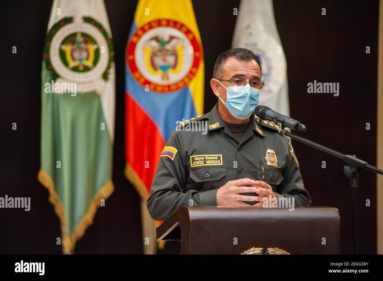 Il nuovo ministro della Difesa della Colombia, Diego Molano tiene una conferenza stampa lungo Major della polizia, il generale Jorge Luis Vargas che annuncia la redini Foto Stock