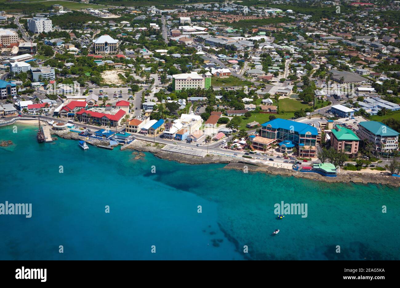 Vista aerea mozzafiato della costa di Seven Mile Beach Grand Cayman, Isole Cayman, Caraibi Foto Stock