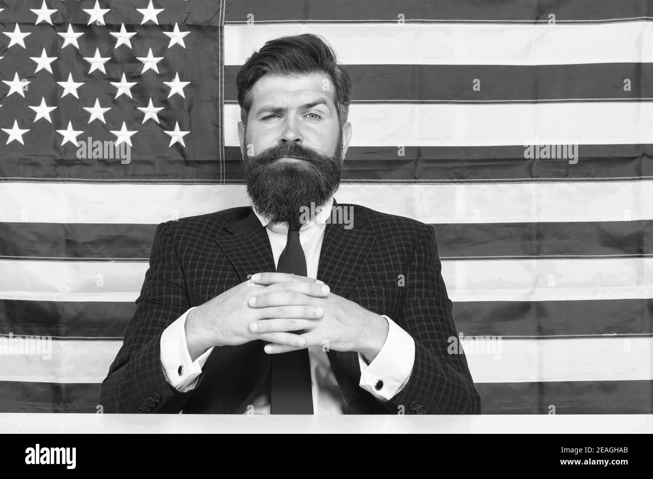 Uomo americano presentatore anchorman in studio, grande concetto di futuro. Foto Stock