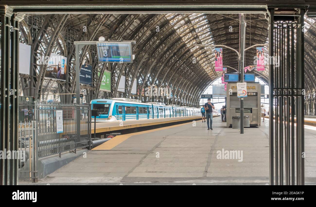 Retiro Stazione ferroviaria Buenos Aires, Argentina durante la pandemia del Covid-19 Foto Stock