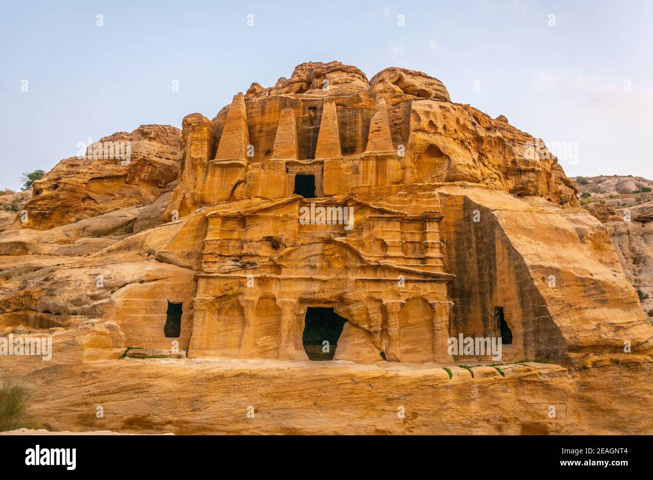 Tomba di Obelisco e Bab come Siq Triclinium a Petra, Giordania Foto Stock