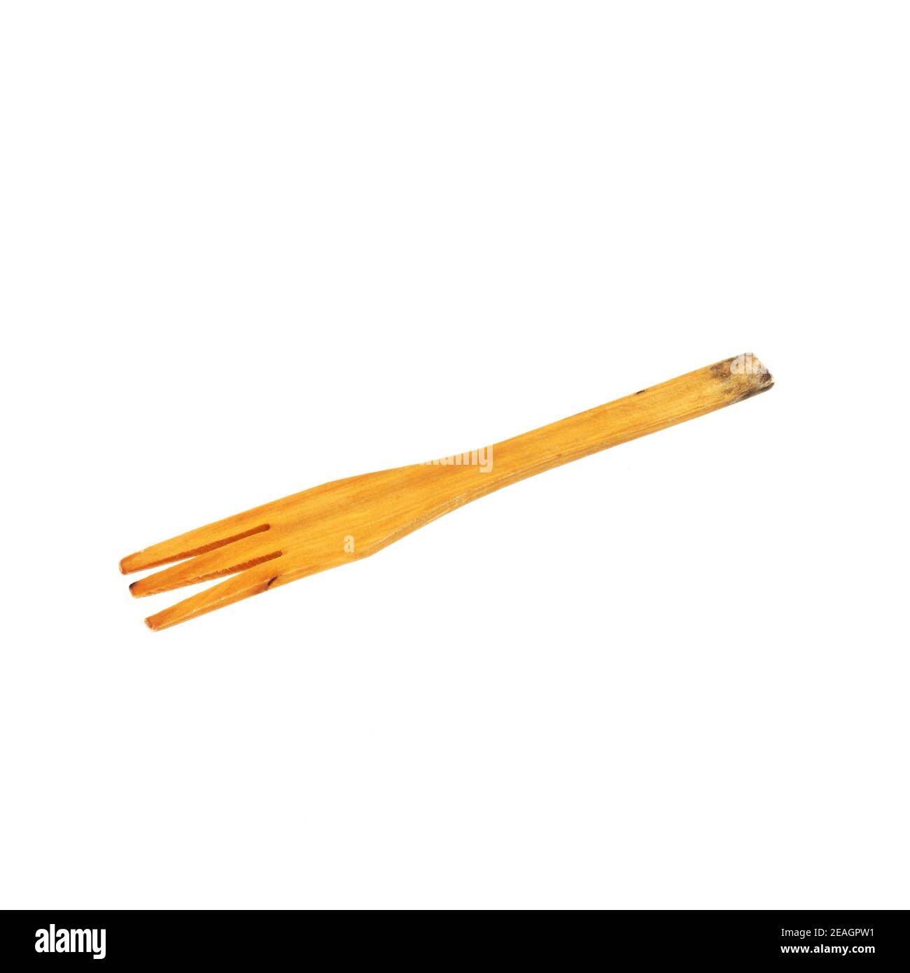 Antica forchetta in legno usata isolata su sfondo bianco Foto Stock