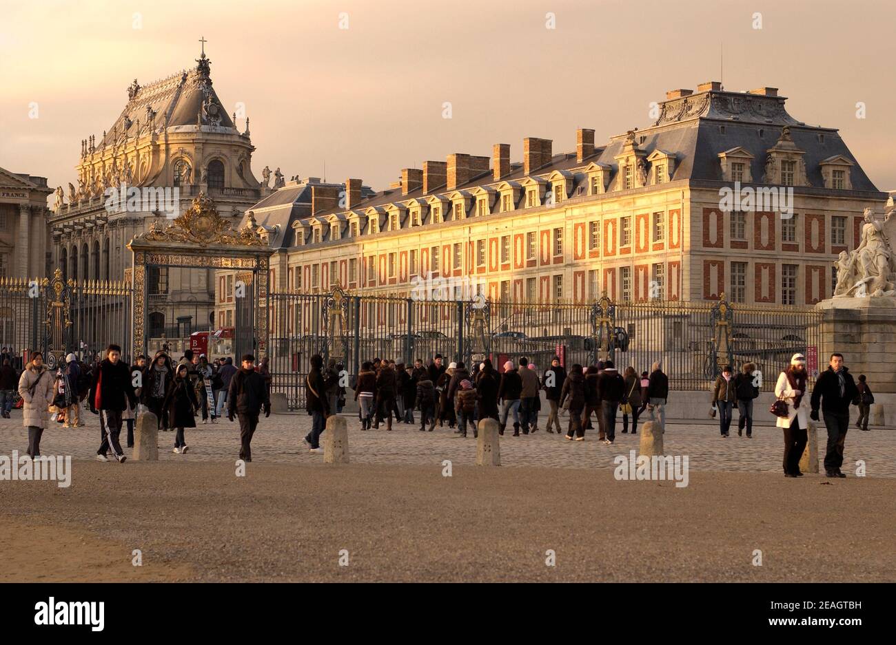 AJAXNETPHOTO. VERSAILLES, FRANCIA. - SUN KING PALACE - VISTO DALL'AUTO PARK.PHOTO:JONATHAN EASTLAND/AJAX REF:D1X90301 2038 Foto Stock