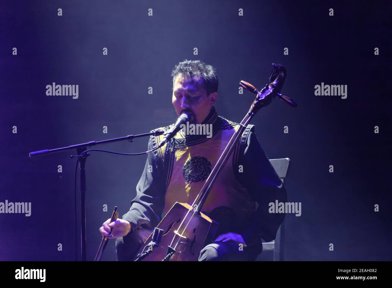 Parigi, Francia.27th Feb, 2020. Duplessy e i violini del mondo si esibiscono in concerto a Parigi, in Francia. Foto Stock