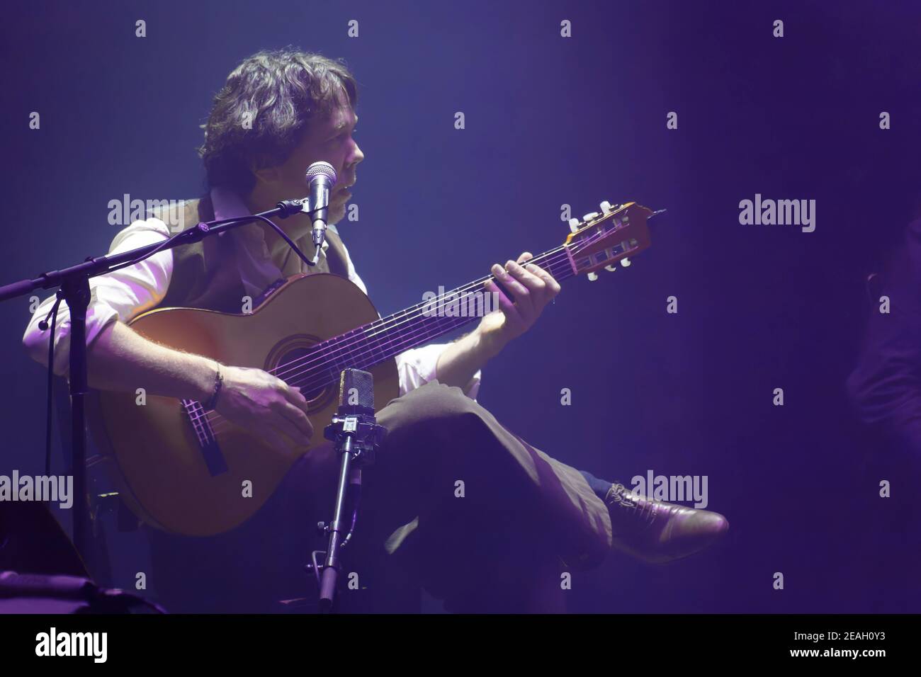 Parigi, Francia.27th Feb, 2020. Duplessy e i violini del mondo si esibiscono in concerto a Parigi, in Francia. Foto Stock