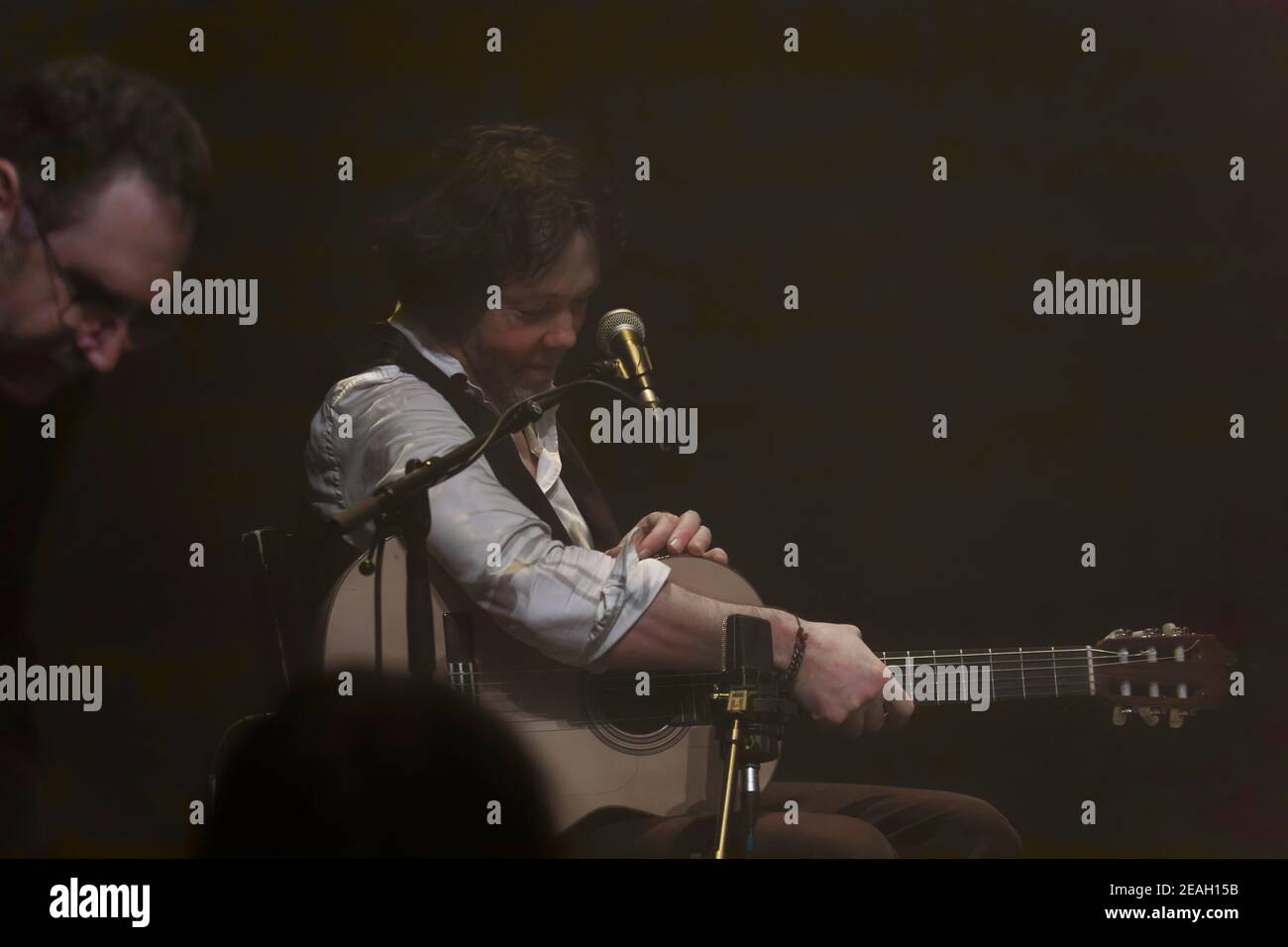 Parigi, Francia.27th Feb, 2020. Duplessy e i violini del mondo si esibiscono in concerto a Parigi, in Francia. Foto Stock