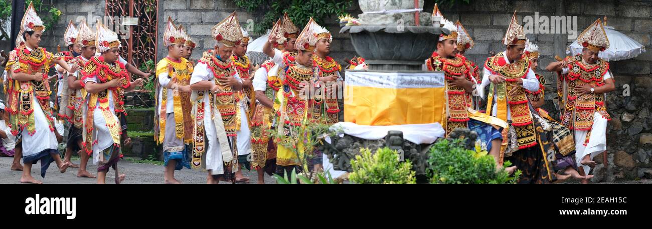Indonesia Bali Nord Bali - cerimonia induista balinese Purnama Sasih Kepitu 29 Dicembre 2020 Foto Stock