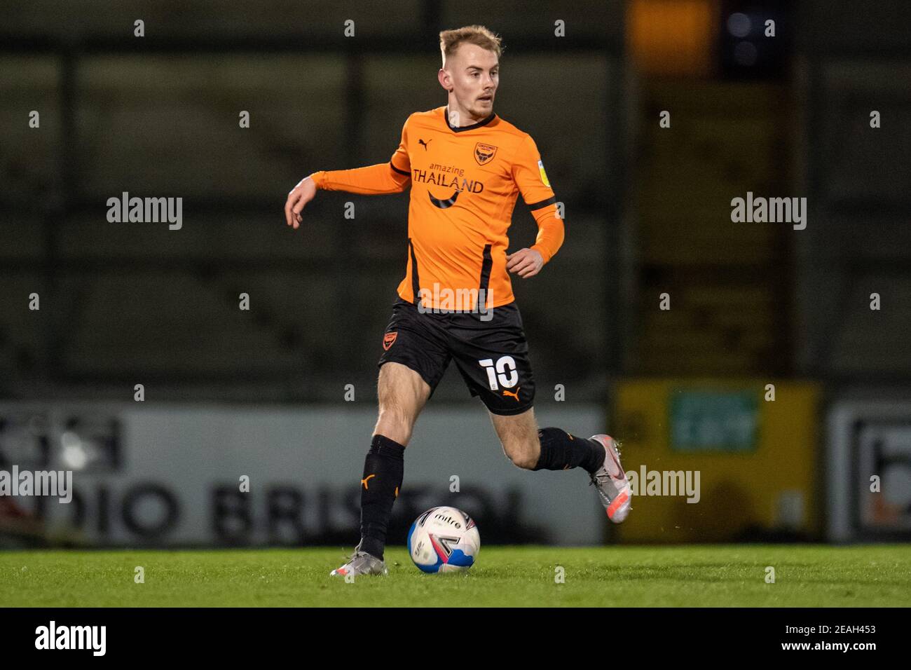 Bristol, Regno Unito. 09 febbraio 2021. Mark Sykes n. 10 della Oxford United a Bristol, Regno Unito, il 2/9/2021. (Foto di Gareth Dalley/News Images/Sipa USA) Credit: Sipa USA/Alamy Live News Foto Stock