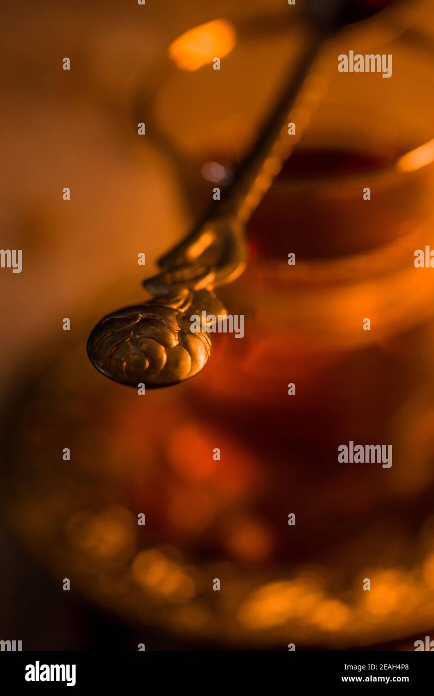 Tè turco, con spezie, delizioso con frutta Foto Stock