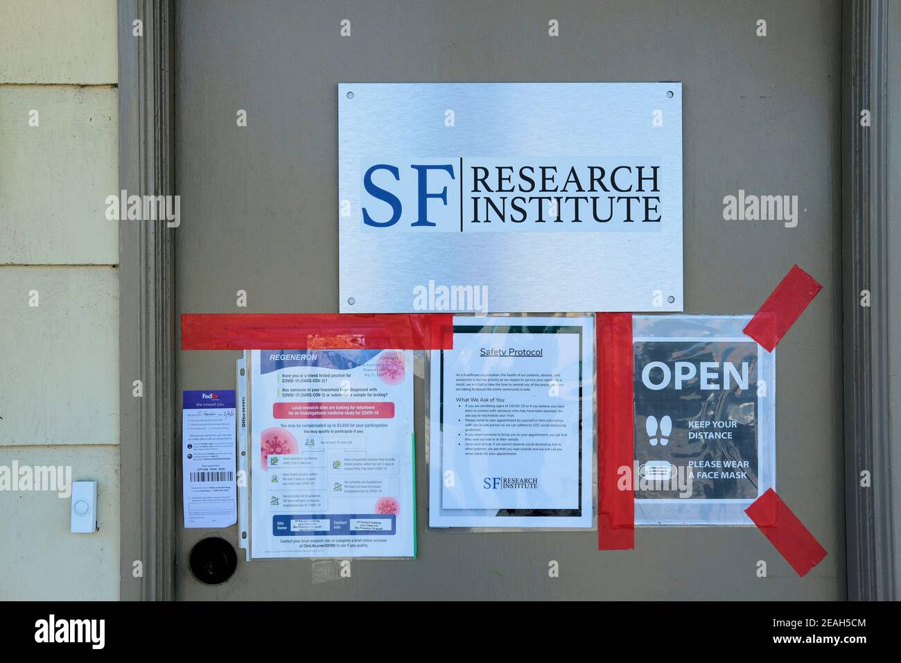 Cartello all'ingresso del San Francisco Research Institute, un istituto di ricerca clinica globale che conduce studi e studi clinici. Foto Stock