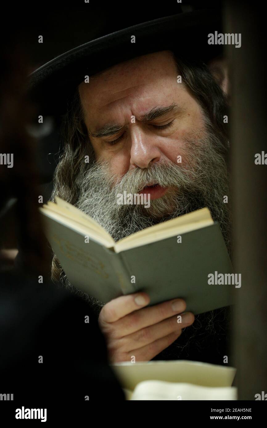 Lelow, Polonia 2 febbraio 2020: ebreo Chassidico che celebra la dura vacanza Chassidica del 206° anniversario della morte di tzadik Dawid Biderman Foto Stock