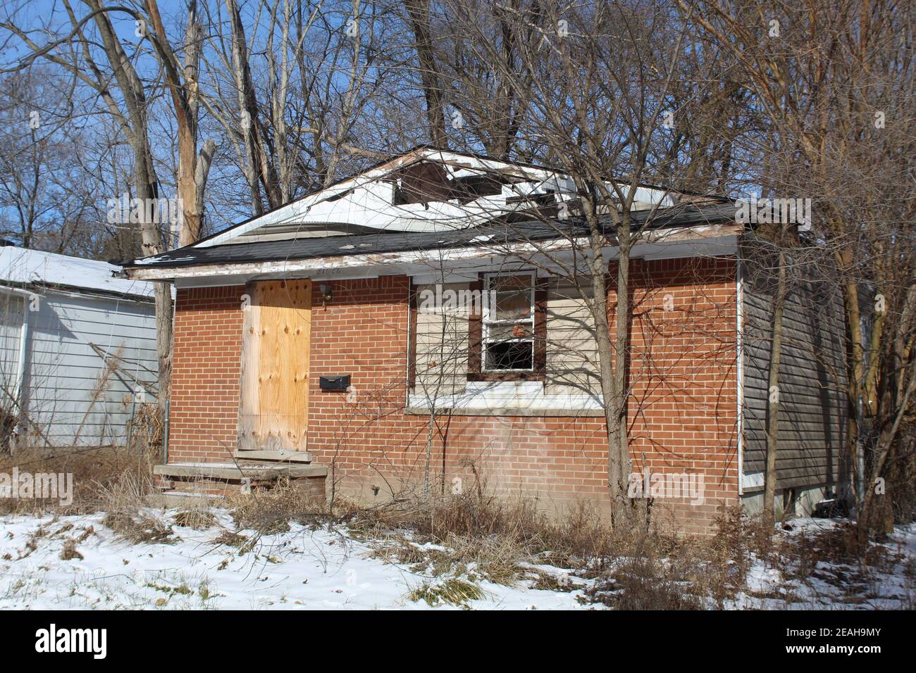 Due Detroit Franklin Park hanno abbandonato le case in inverno Foto Stock