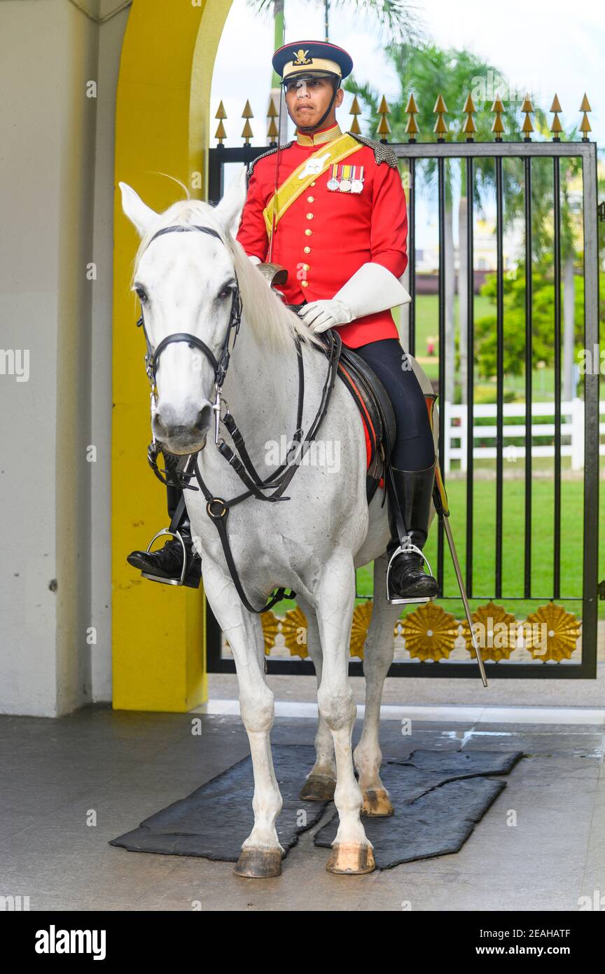 Montato palazzo guardie al vecchio Istana Negara a Kuala Lumpur Foto Stock