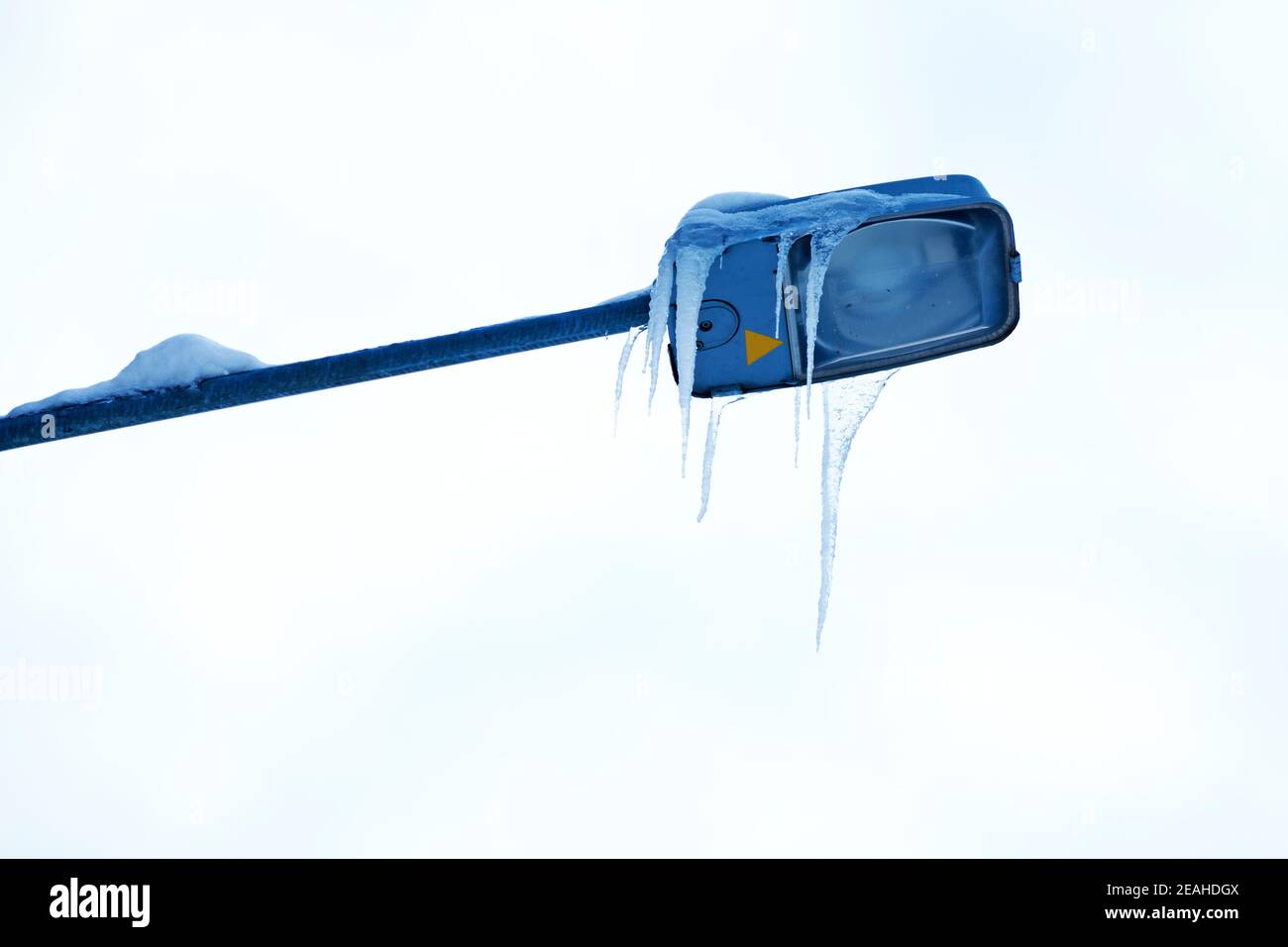 lampione da cui pendono i icicles Foto Stock