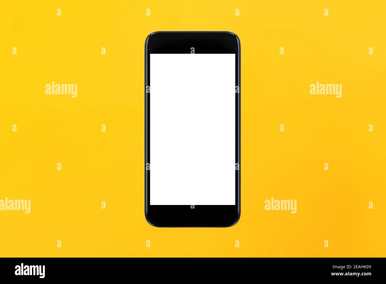 Smartphone con schermo vuoto isolato su sfondo giallo Foto Stock