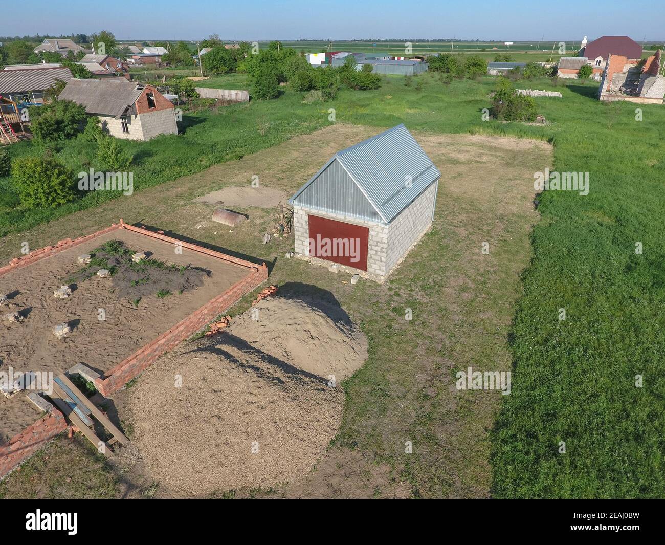 Vista superiore del garage in un appezzamento di terreno privato Foto Stock