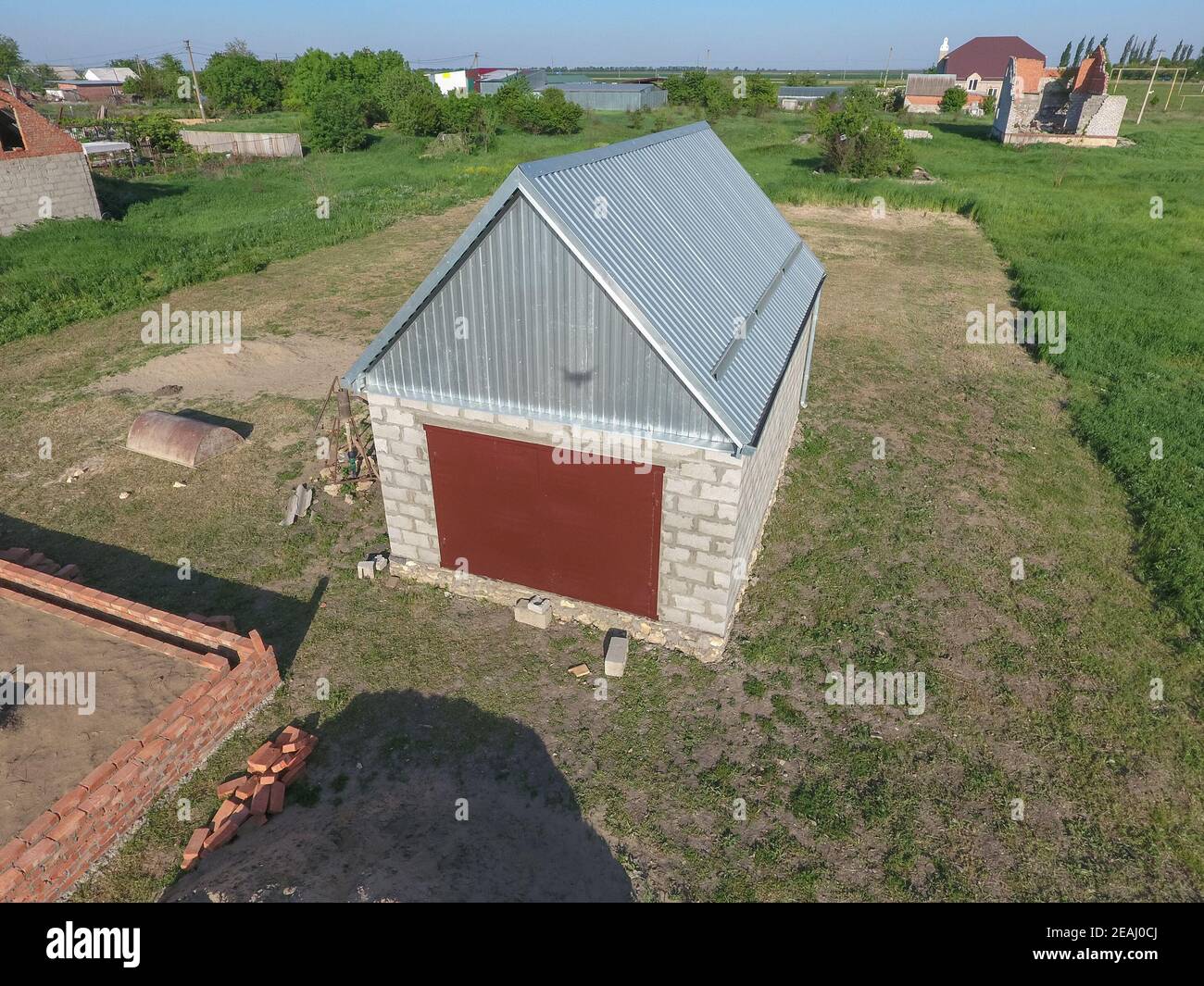 Vista superiore del garage in un appezzamento di terreno privato Foto Stock
