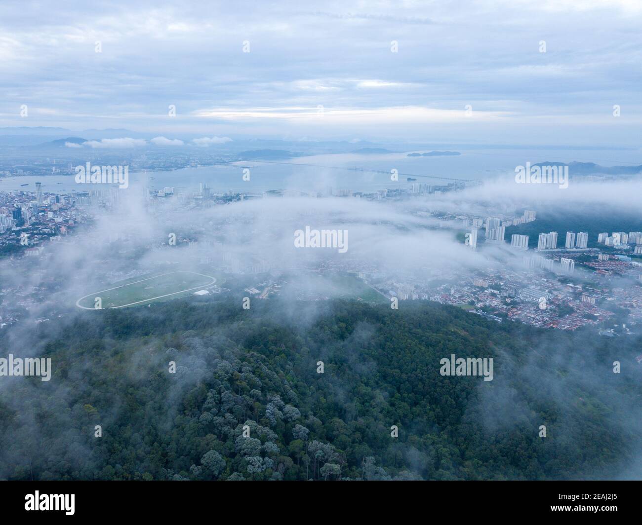 Vista aerea del Penang Turf Club sulla nuvola di mare Foto Stock