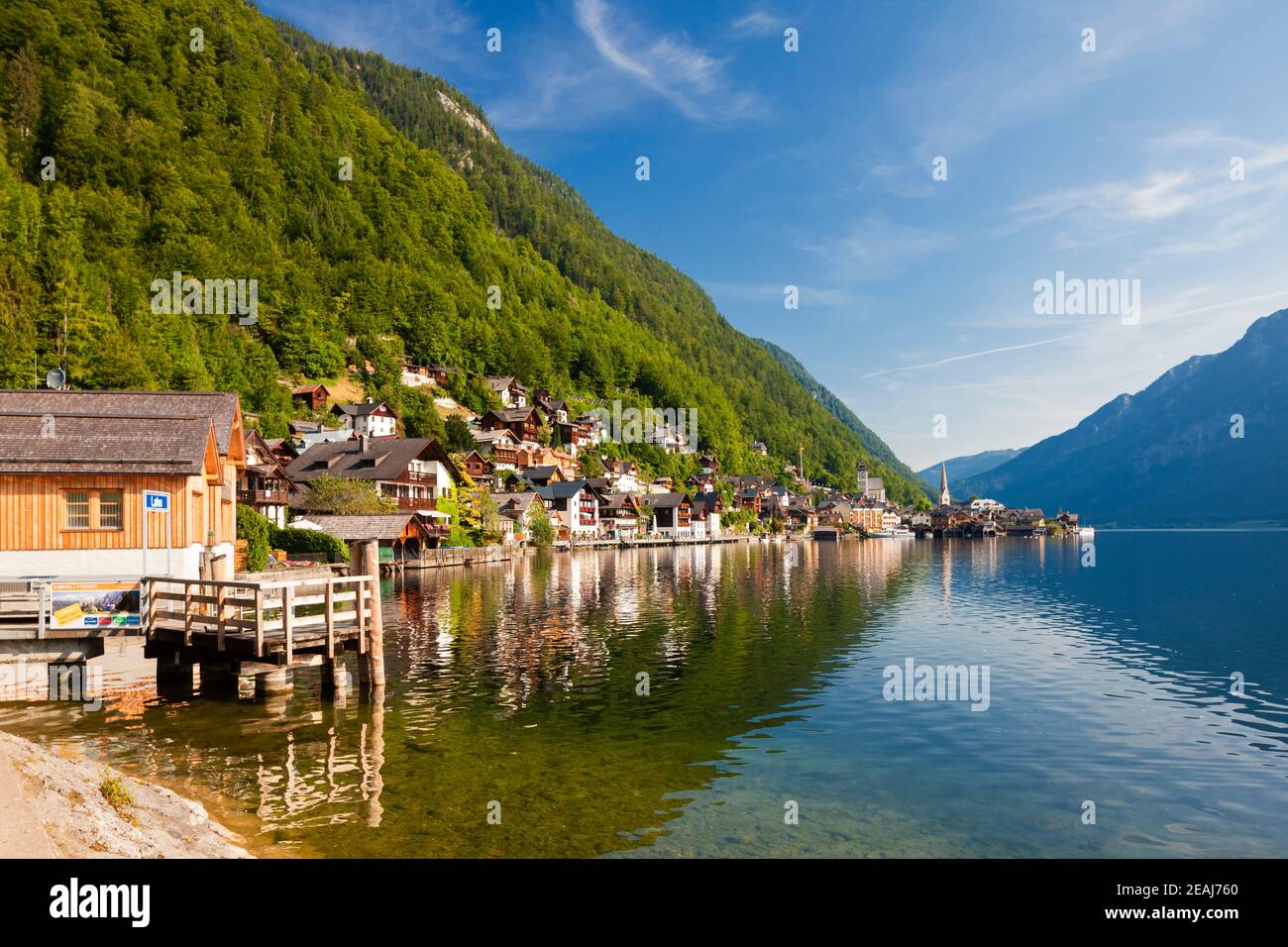 Hallstatt, villaggio di montagna nelle Alpi austriache, Austria Foto Stock