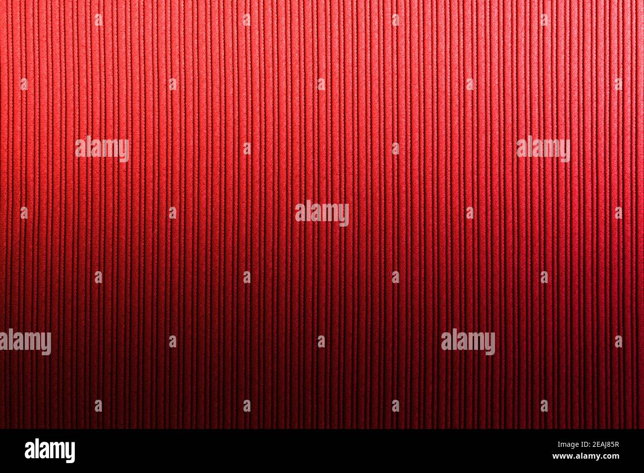 Sfondo decorativo colore rosso arancio, texture a strisce gradiente verticale. Carta da parati Art. Design. Foto Stock