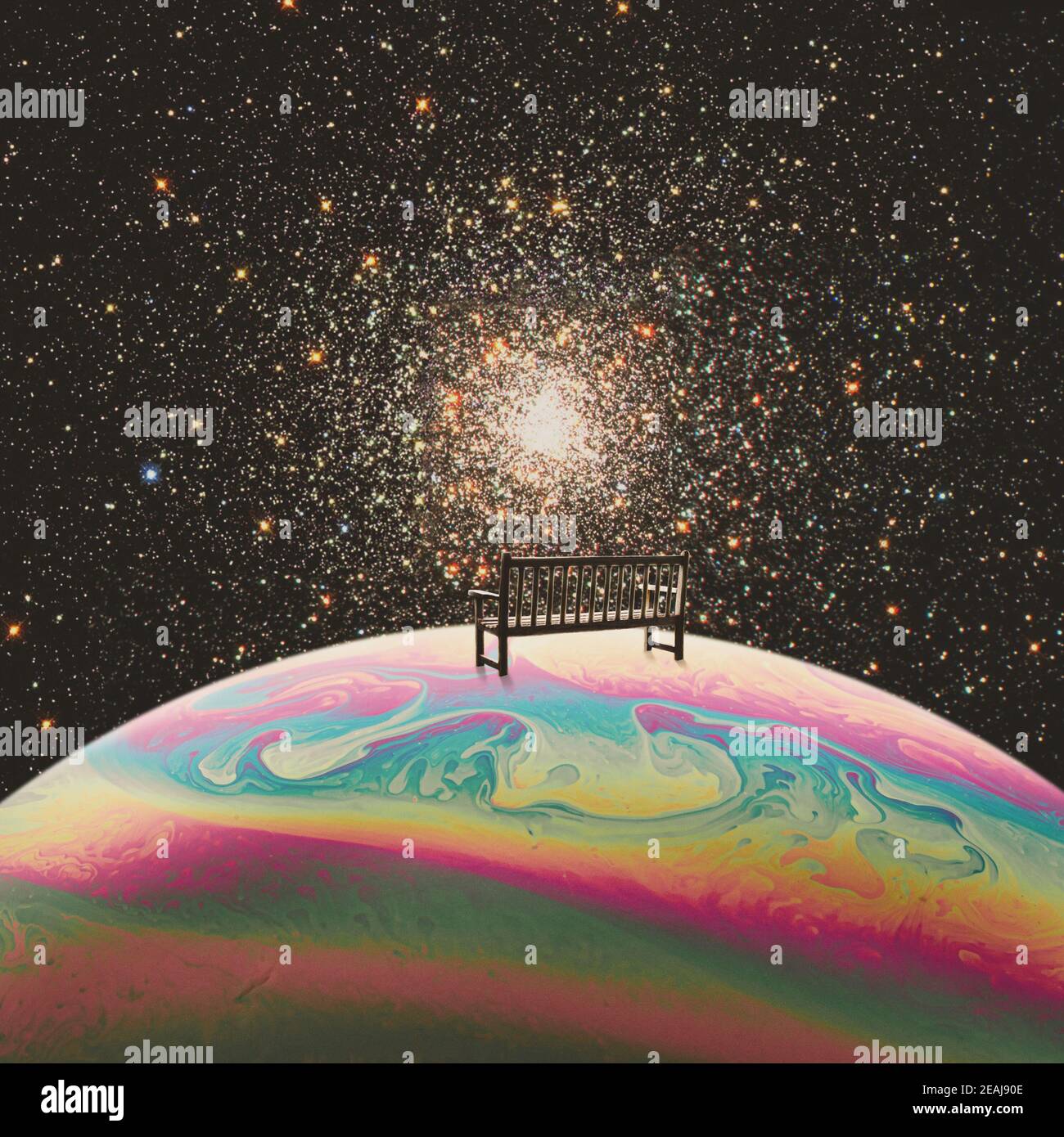 Pianeta come bolla di sapone con panca per sedersi. Collage con cosmo e tema astronomico. Spazio negativo per inserire il testo. Design moderno. Collage d'arte contemporaneo e colorato e concettuale. Foto Stock