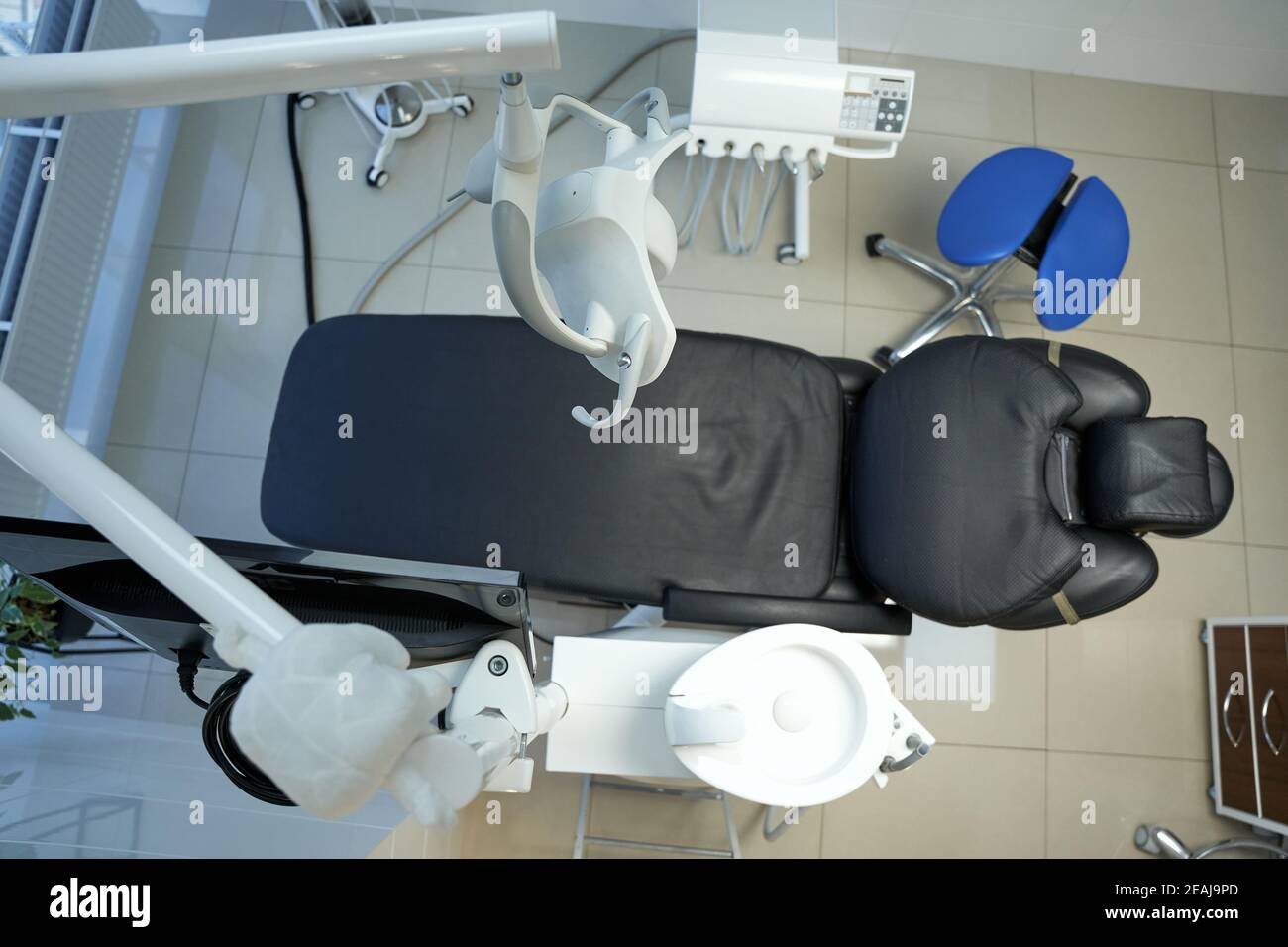 Sedia dentale libera e aggiornata presso l'ufficio dentista Foto Stock