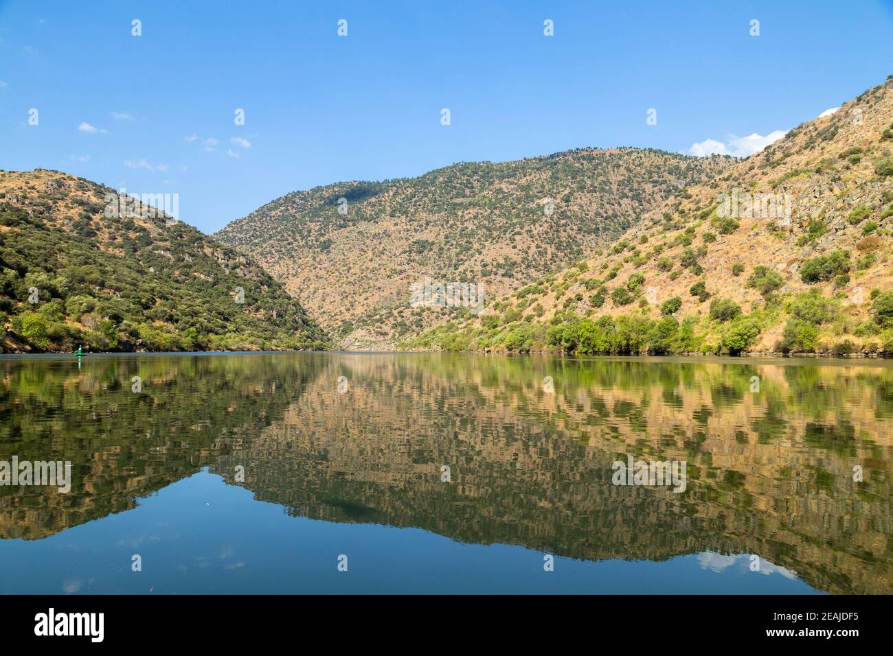 Vista panoramica sulla valle del Douro e sul fiume Foto Stock