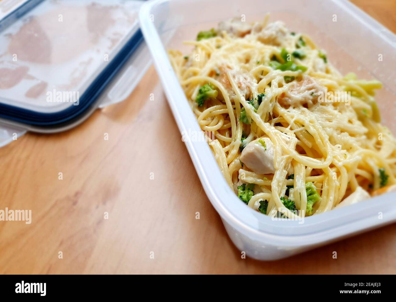 Spaghetti nella scatola, cibo da asporto. Foto Stock