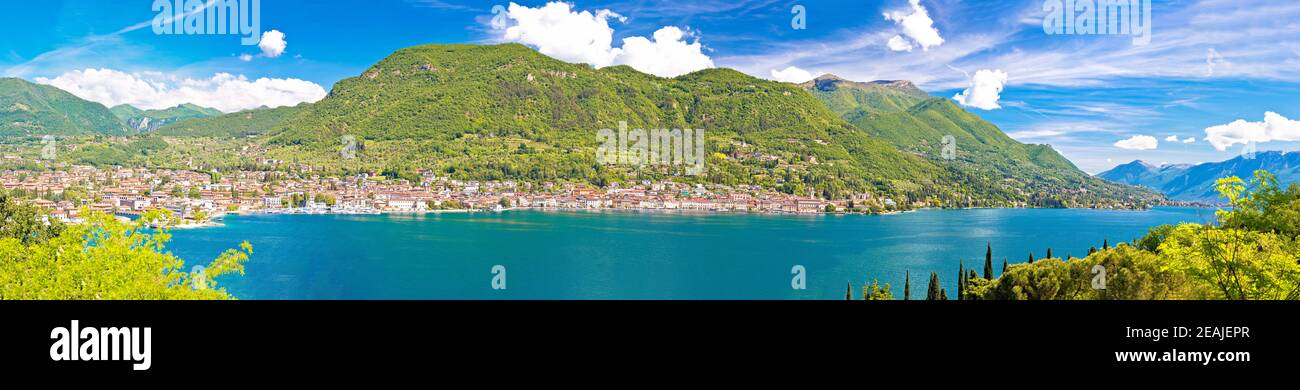 Città di Salo sul Lago di Garda vista panoramica Foto Stock