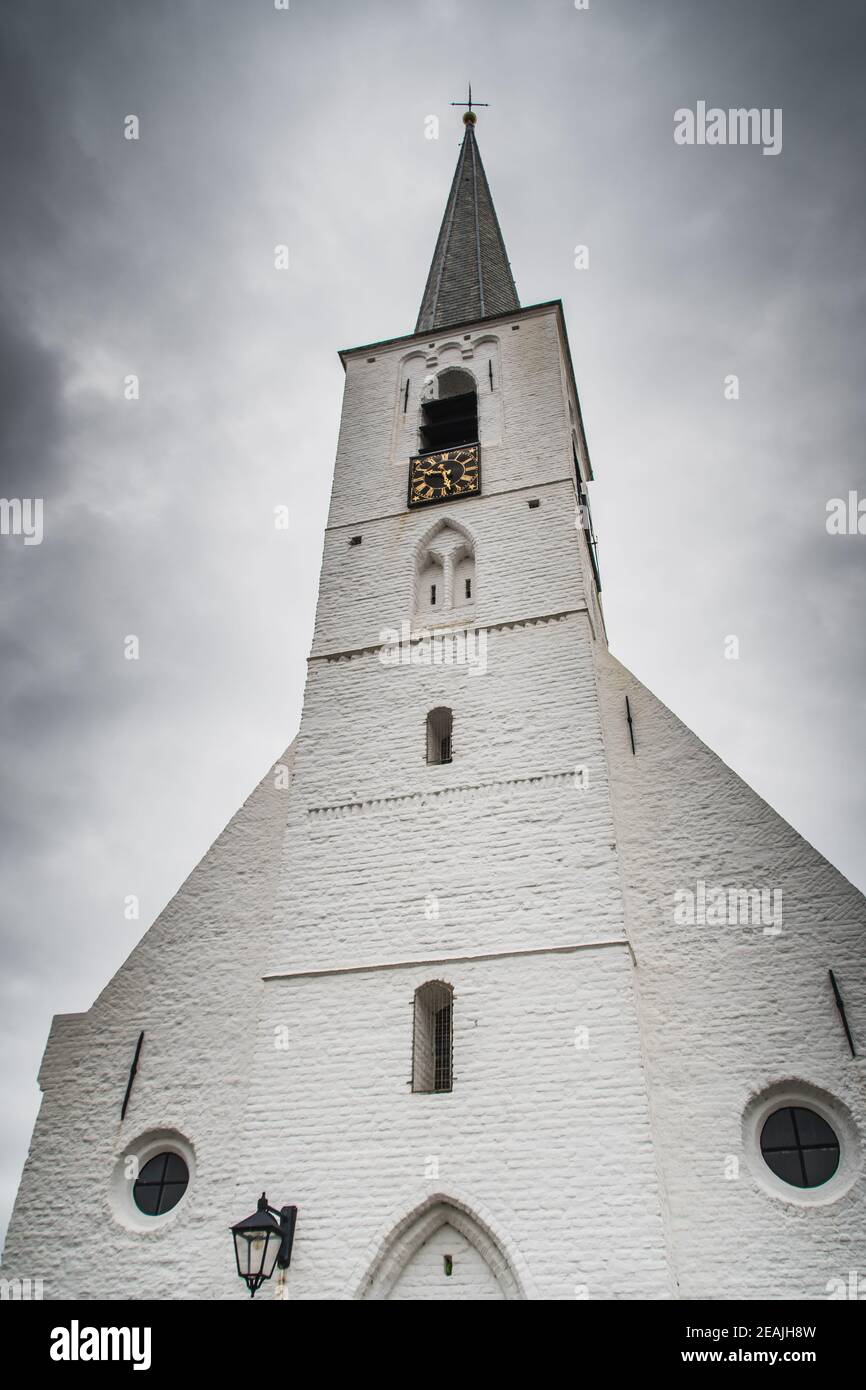 Chiesa bianca a Noordwijkerhout nei Paesi Bassi Foto Stock