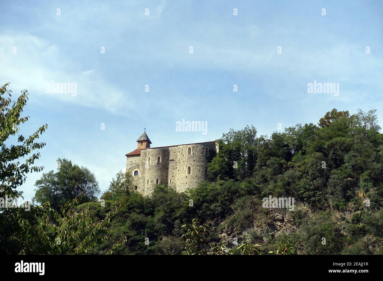 Zenoburg, mittelalterliche Burganlage hoch Ã¼ber der Stadt Merano Foto Stock
