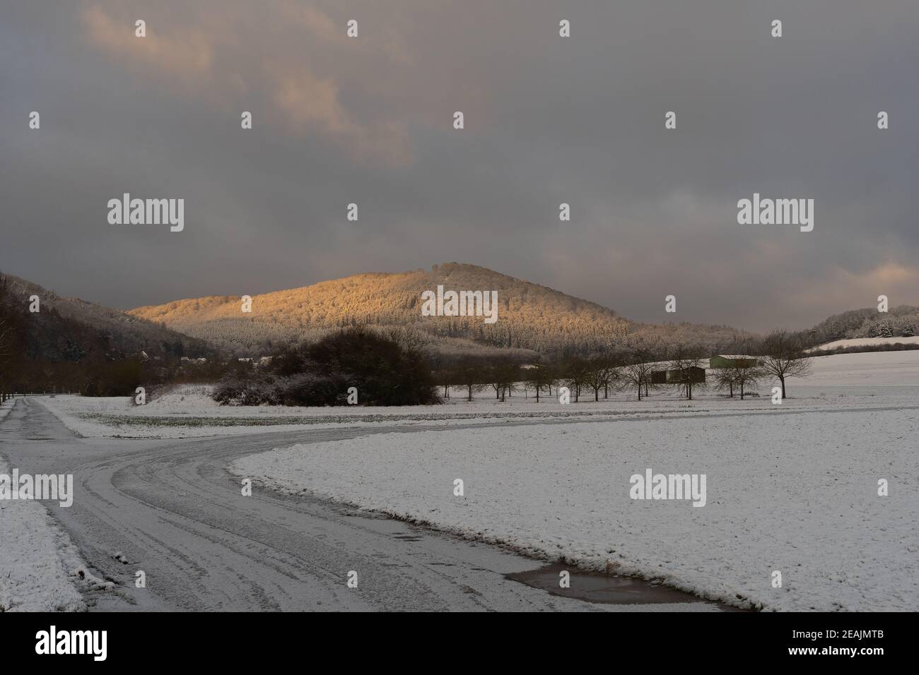 Vista sulla collina tedesca chiamata Lindenhardt vicino al villaggio Battenfeld Foto Stock