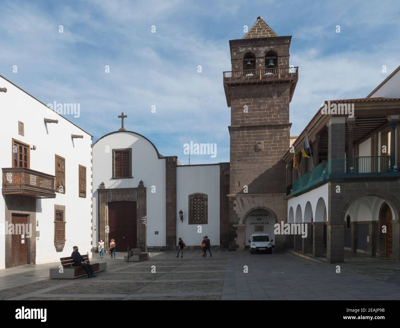 Las Palmas de Gran Canaria, Isole Canarie, Spagna 23 dicembre 2020: Piazza Plaza de San Agustin nel centro storico di Vegueta con il palazzo storico Palacio de Foto Stock