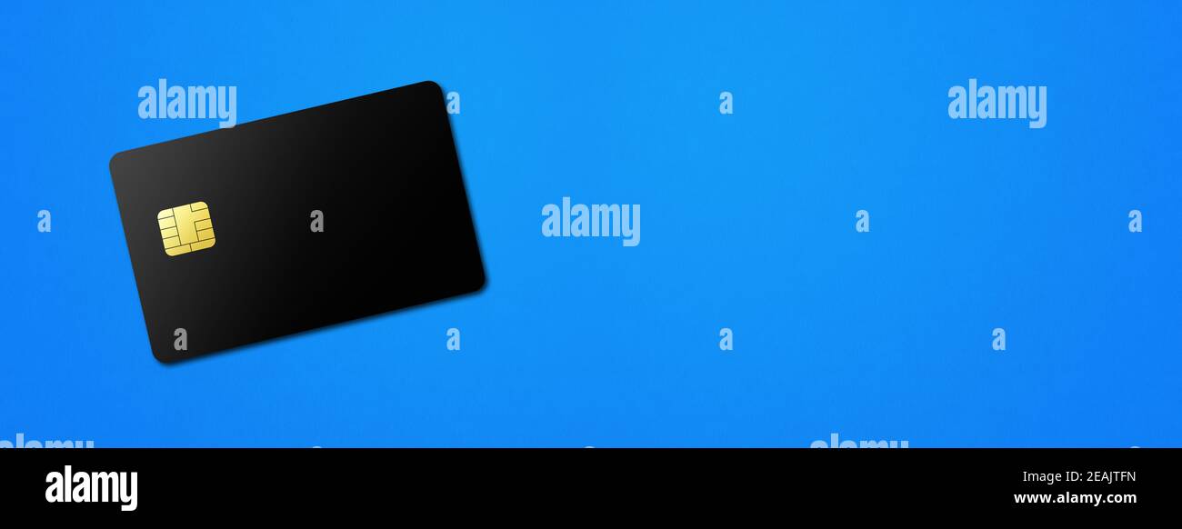 Carta di credito nera su sfondo blu Foto Stock