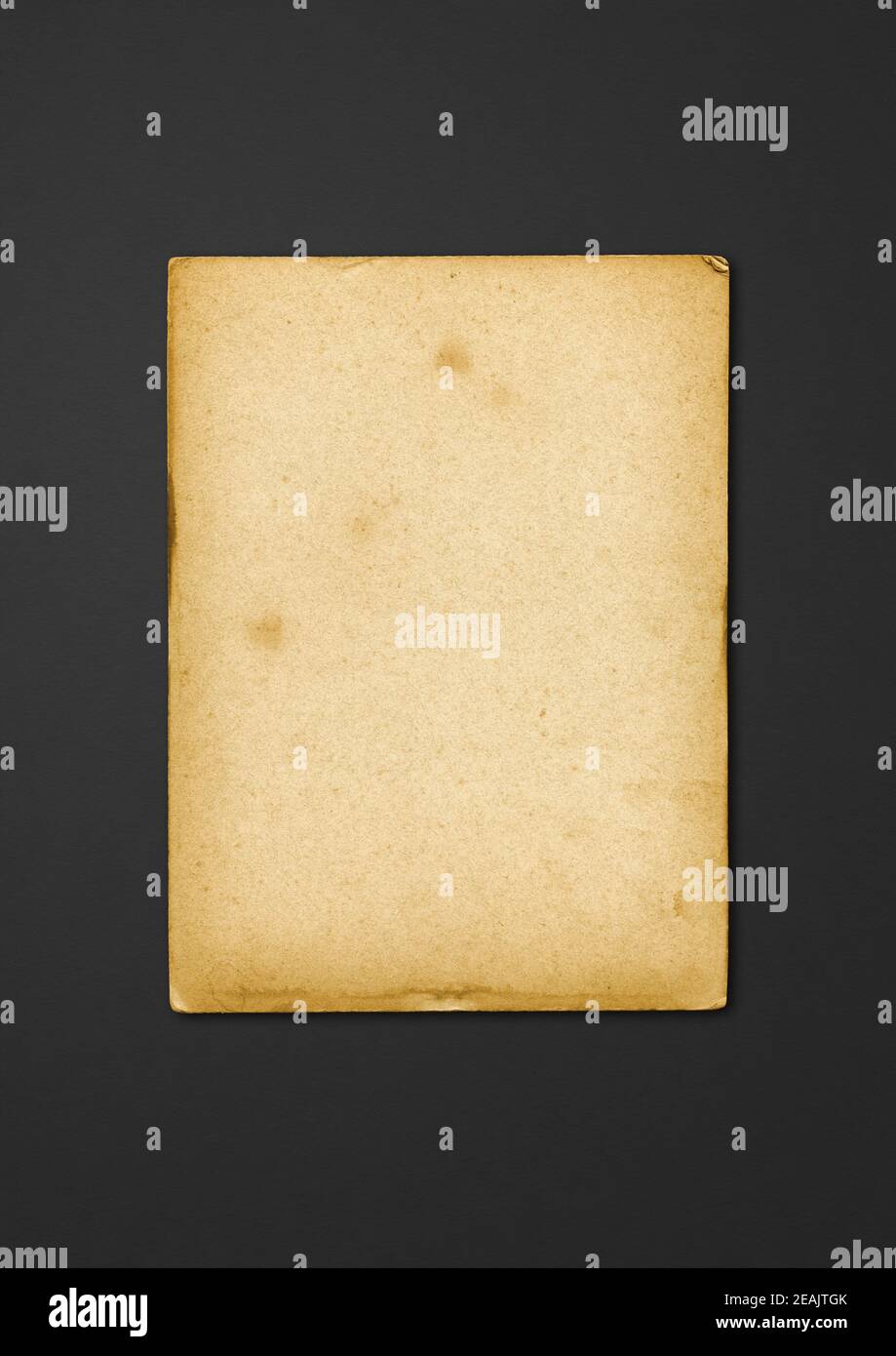 Carta pergamena vecchia tessitura isolata su nero Foto Stock